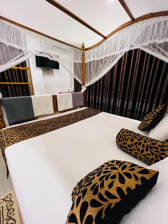 Top Secret Beach Hotel Матара Екстериор снимка