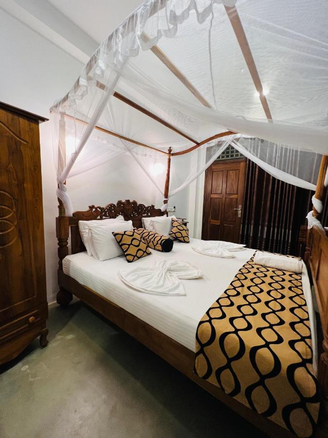 Top Secret Beach Hotel Матара Екстериор снимка