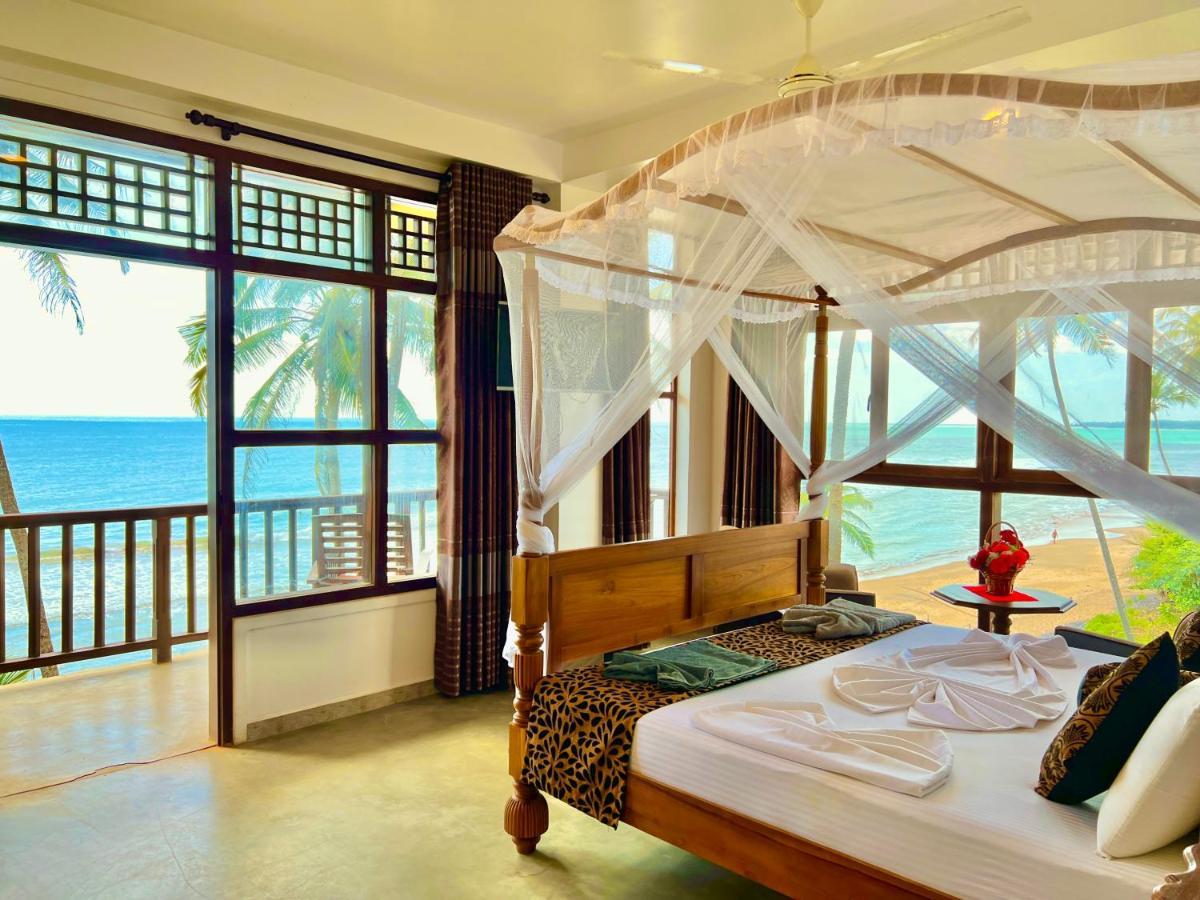 Top Secret Beach Hotel Матара Екстериор снимка