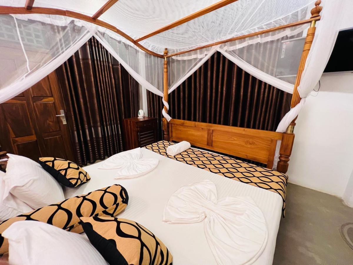 Top Secret Beach Hotel Матара Екстериор снимка