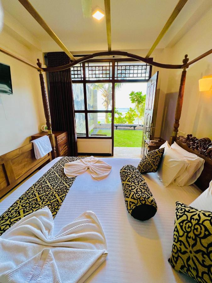 Top Secret Beach Hotel Матара Екстериор снимка
