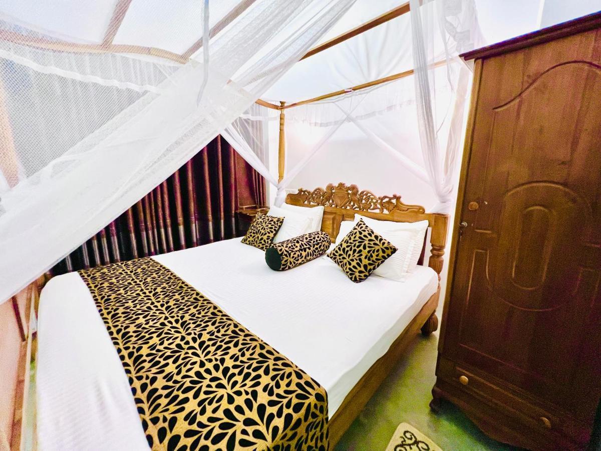 Top Secret Beach Hotel Матара Екстериор снимка