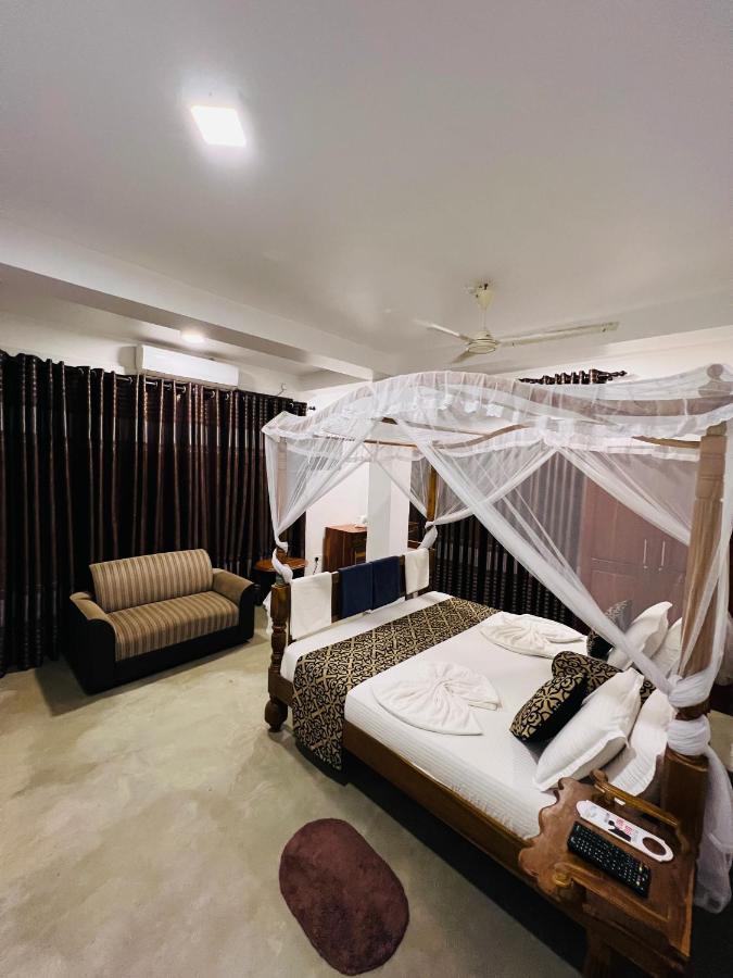Top Secret Beach Hotel Матара Екстериор снимка