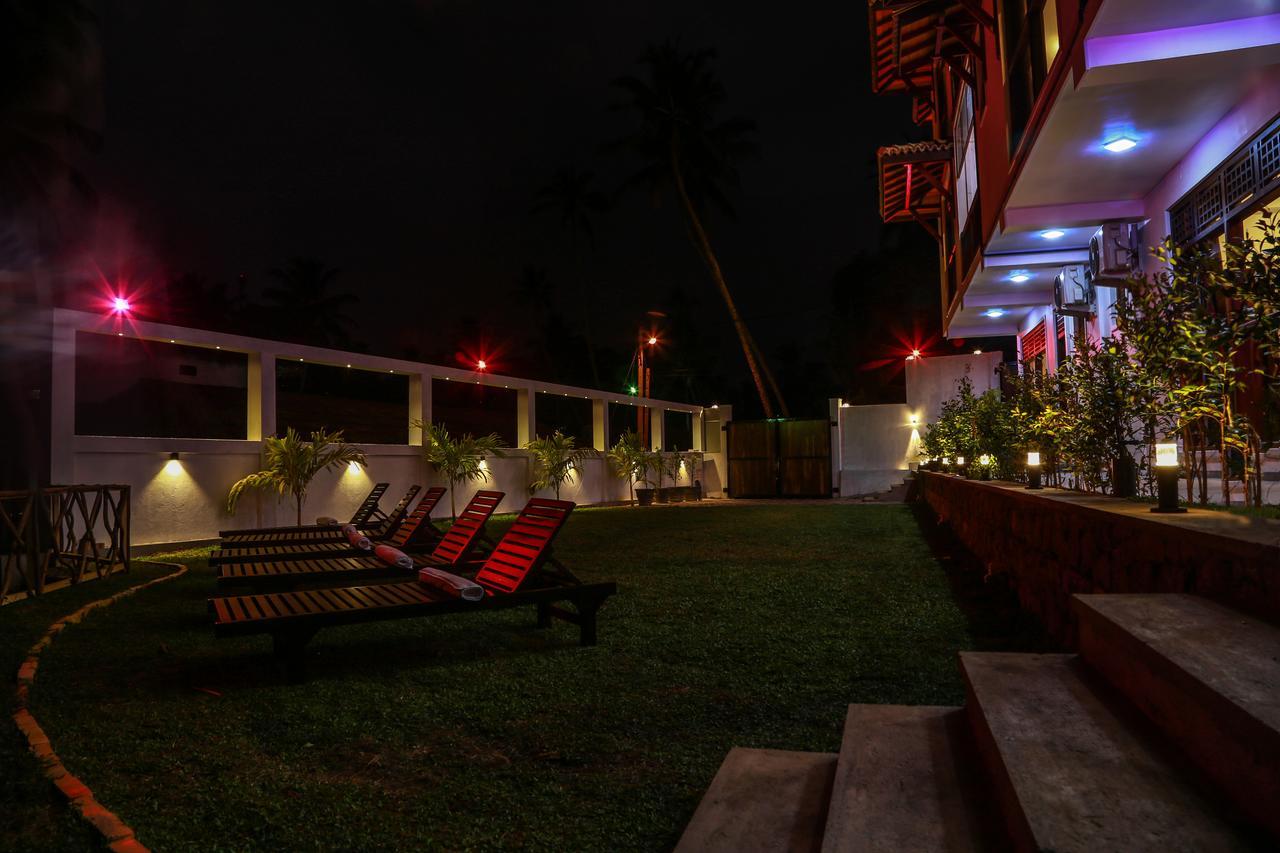 Top Secret Beach Hotel Матара Екстериор снимка