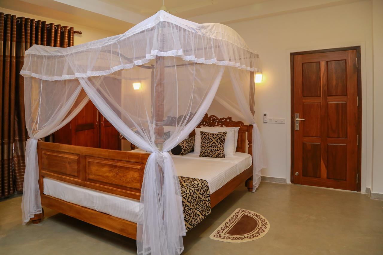 Top Secret Beach Hotel Матара Екстериор снимка